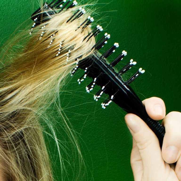 Из за чего могут после окрашивания электролизоваться волосы
