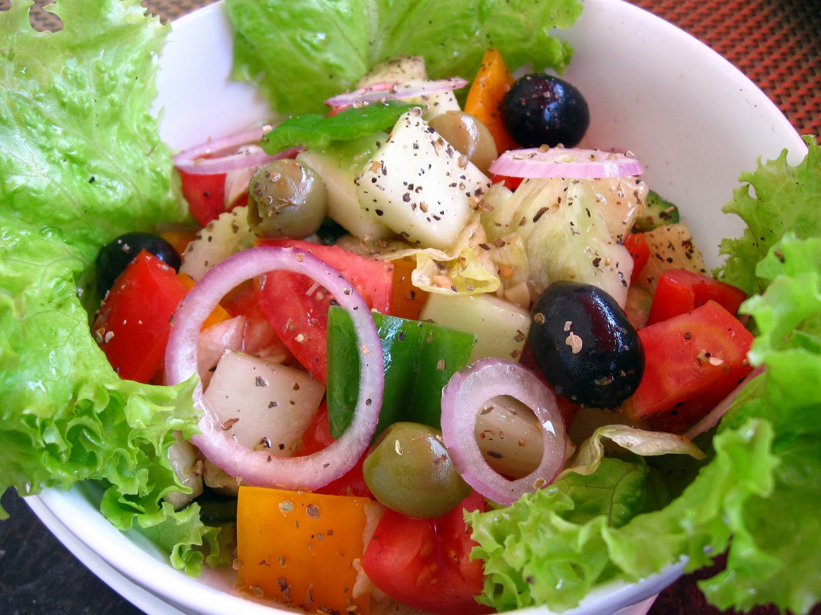 Можно ли есть овощной салат. Салаты. Правильное питание салаты. Летние салаты. Овощной салат.