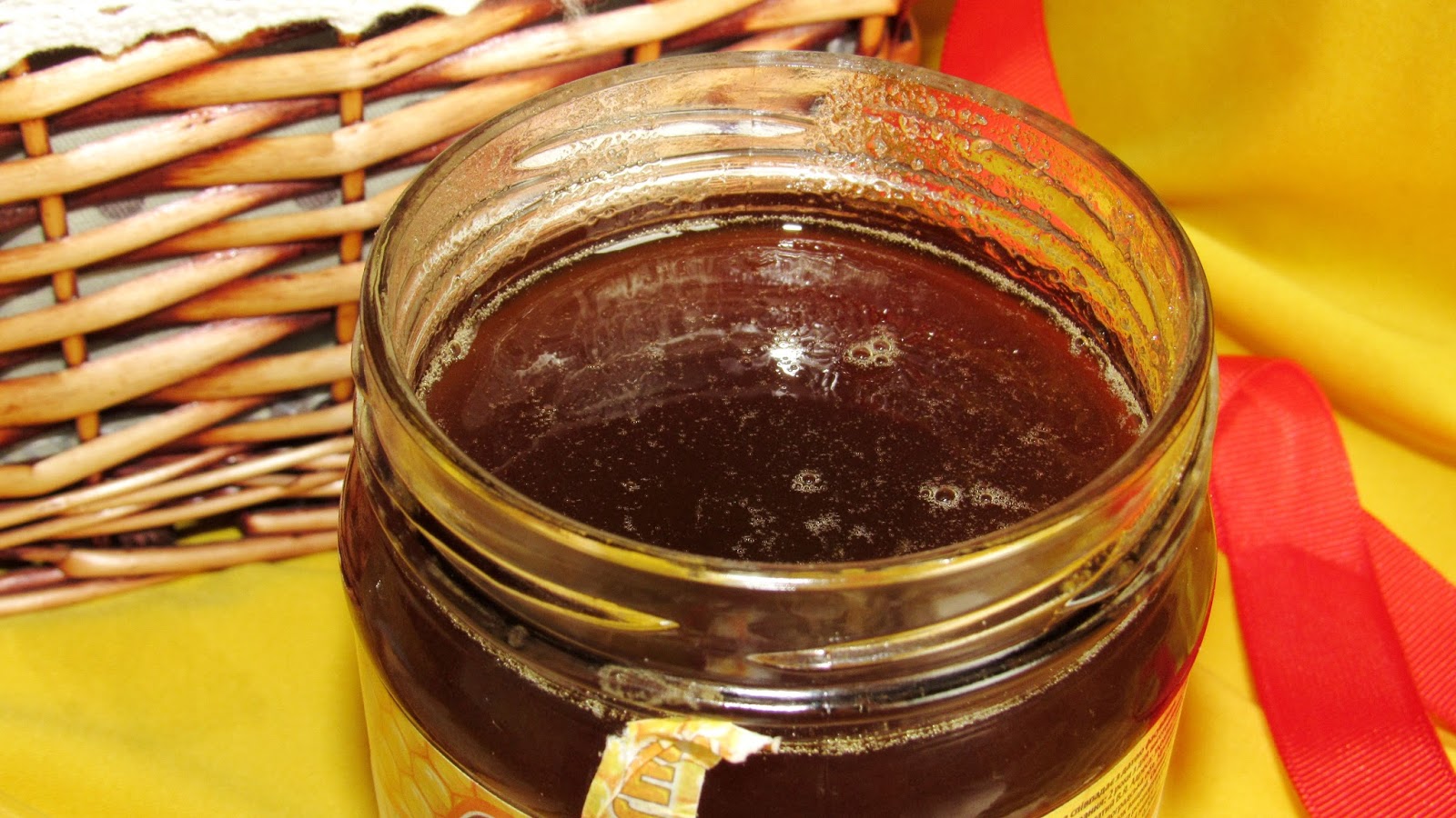 Черный мед польза. Гречишный мёд. Падевый мёд. Гречишный мёд полезные. Гречишный мед фото.