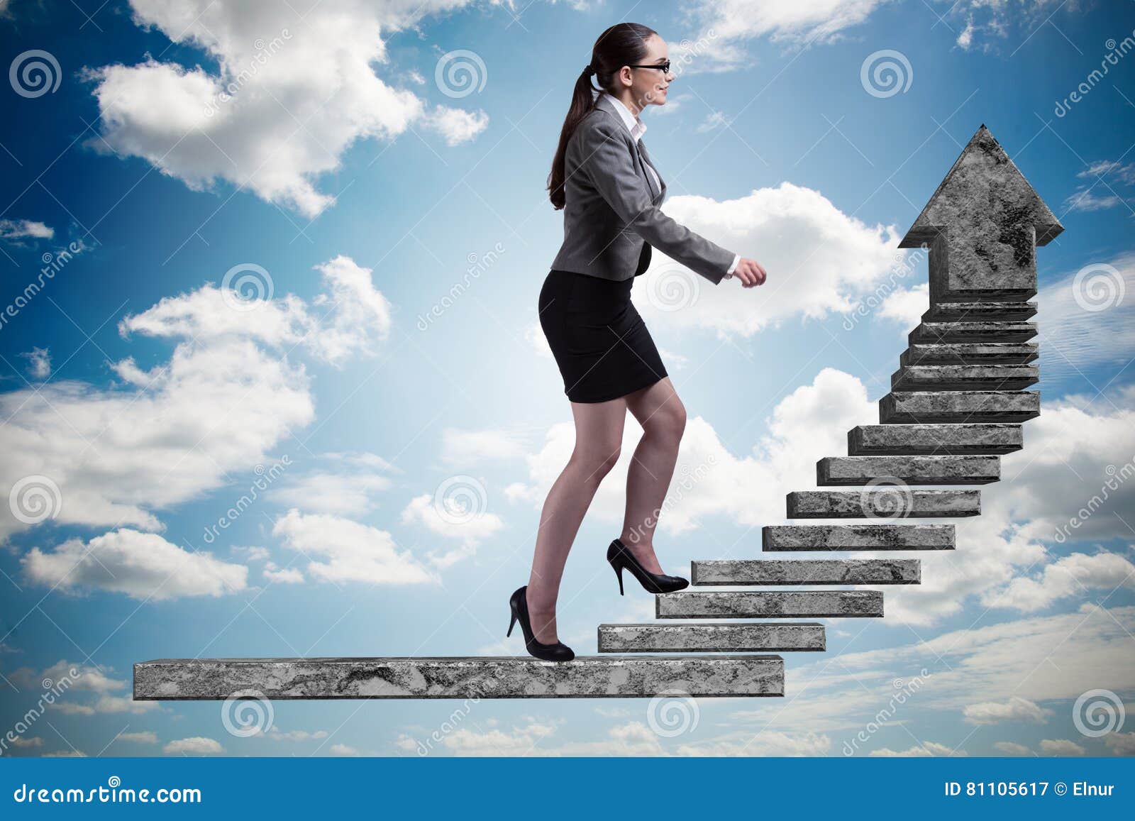 Дамы потихоньку пошли за поднимавшимся по лестнице. Девушка по карьерной лестнице. Женщина по лестнице вверх. Карьерная лестница женщины. Девушка идет по лестнице вверх.