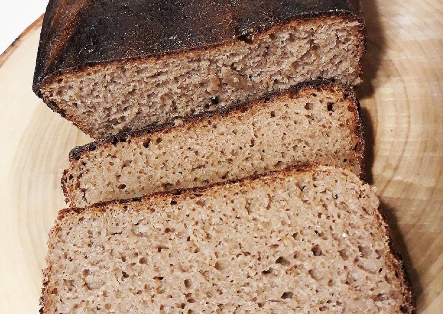Хлеб пшеничный ржаной на сухих дрожжах. Ржаной хлеб. Ржаной хлеб домашний. Хлеб ржаной в духовке. Приготовление ржаного хлеба.